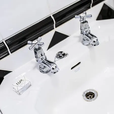 Byrnes Wine Dine Эннистимон